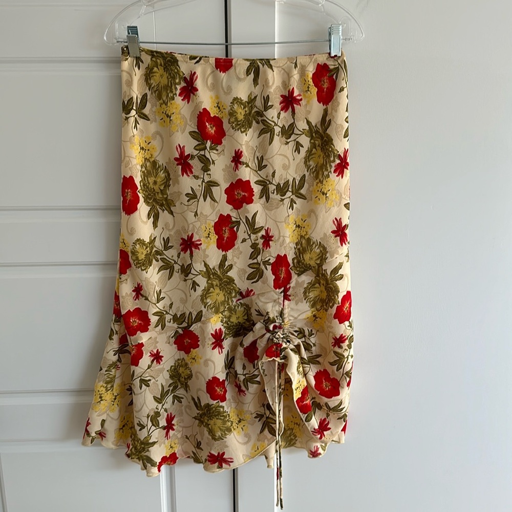 Pretty floral skirt Aline skirt with bias on the bottom and adjustable ruching